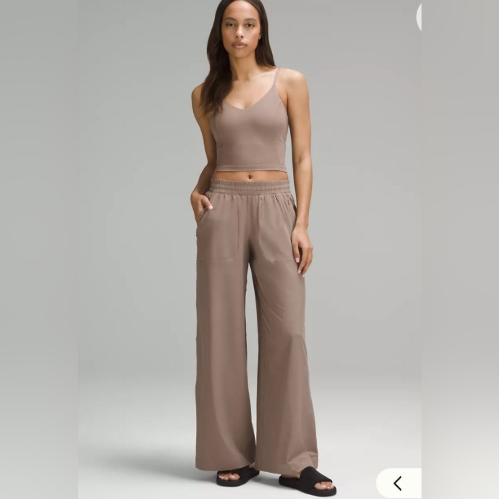 Lululemon Swift Mid-Rise Wide-Leg Pant Size 6 TAUPTASTIC